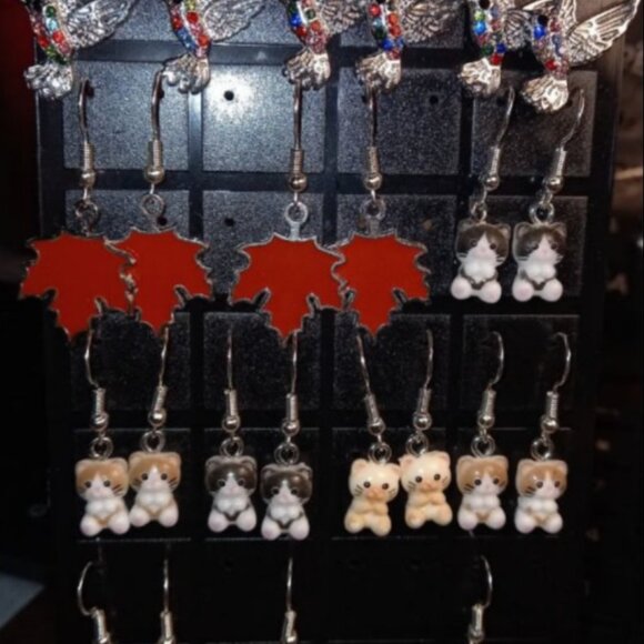 🌸✨ Fun & Floral Earrings – $20/4 pairs ✨🐱🌼 - Picture 2 of 5